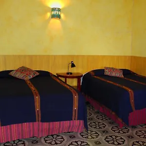 hotel-medio-mundo.hotelsmerida.org/